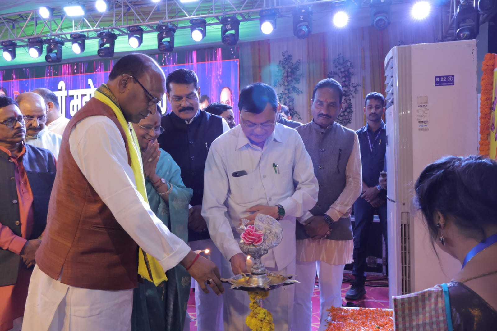 शिव आरती, दीपोत्सव और भव्य आतिशबाजी के साथ पाली महोत्सव का हुआ शुभारंभ